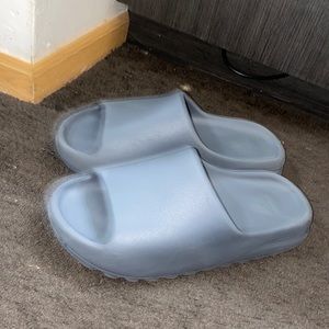 Adidas yeezys grey slides!!